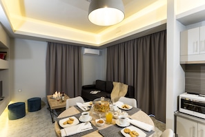 Apartment, 1 Schlafzimmer (Menta) | Essbereich im Zimmer