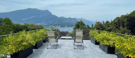 Superior Room, 1 King Bed, Lake View | Terrace/patio