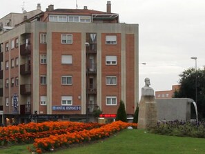 Front of property - Hostal Hispanico II (Salamanca)