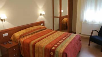 Chambre Double | Lits pliants/supplémentaires, Wi-Fi gratuit, draps fournis