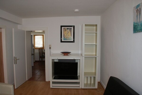 Apartment | Living area | Flat-screen TV