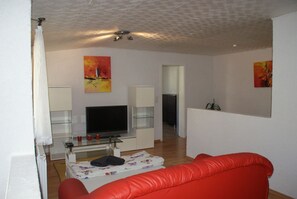 Apartment | Wohnbereich | Flachbildfernseher