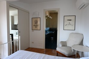 1 bedroom, bed sheets