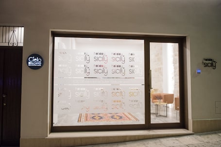 Fassade der Unterkunft. Cielo d' Alcamo