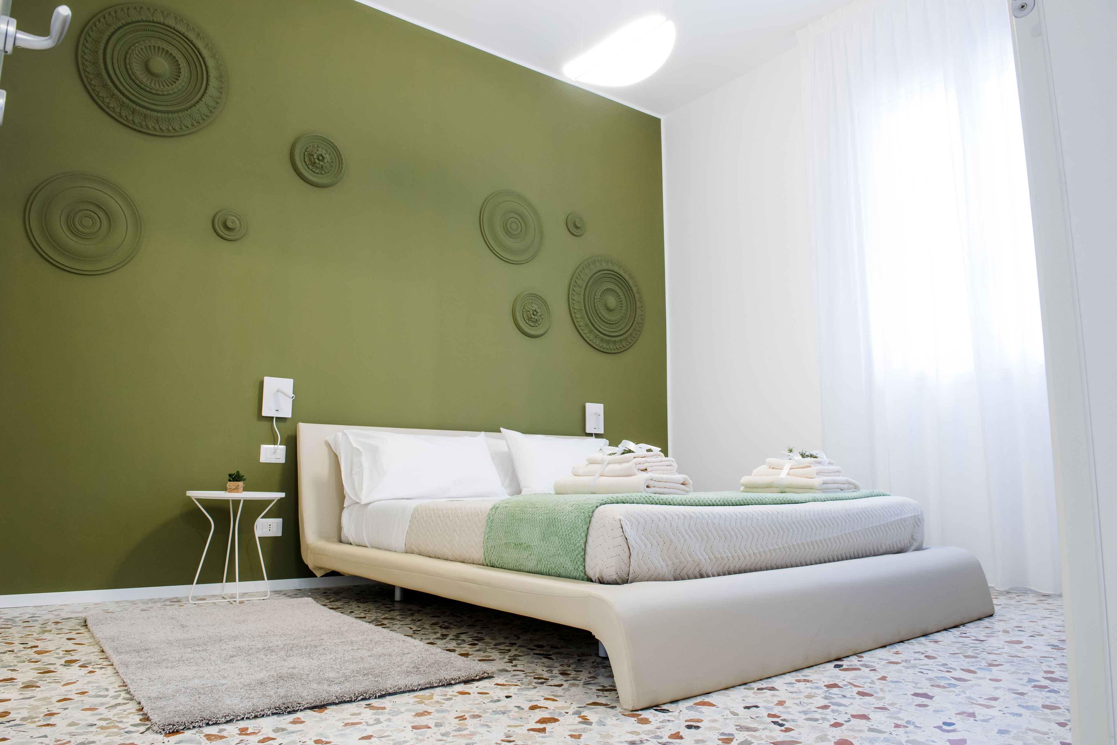 Comfort Apartment, 1 Bedroom (Rosa Fresca Aulentissima) | Laptop workspace, blackout drapes, soundproofing, iron/ironing board