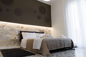 Apartment, 1 Bedroom (Pulzella) | Laptop workspace, blackout drapes, soundproofing, iron/ironing board