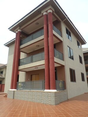 Exterior - Alpha's Court (Kumasi)