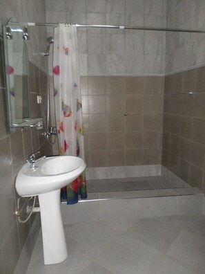 Executive Apartment, 3 Bedrooms | Bathroom | Combined shower/tub, deep soaking tub, free toiletries, towels - Alpha's Court (Kumasi)