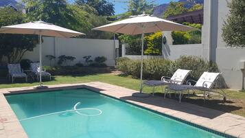 Hồ bơi ngoài trời