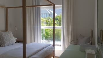 2 bedrooms, blackout curtains, iron/ironing board, free WiFi