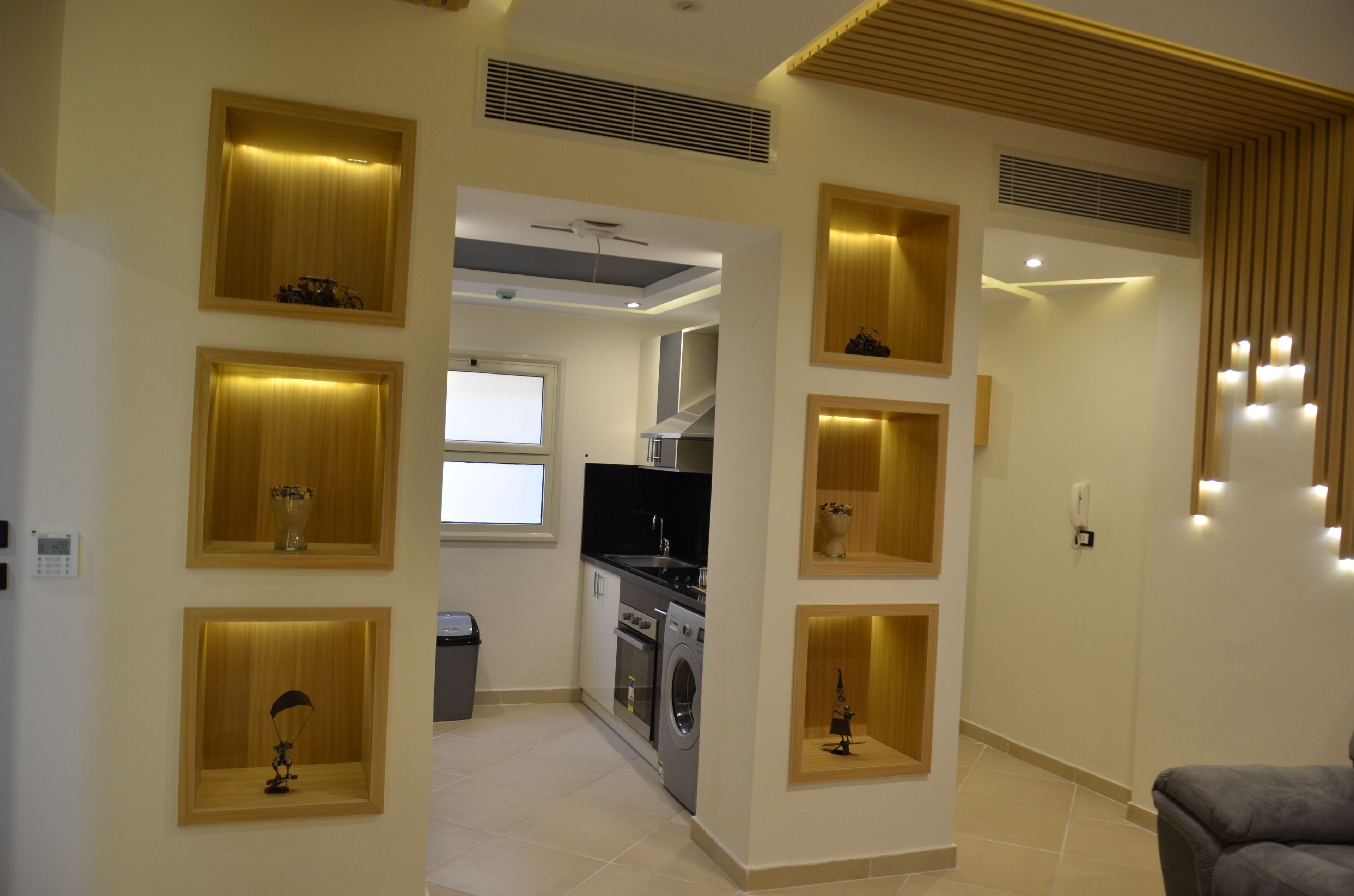 Departamento panorámico | Área de sala de estar | Televisión LED de 43 pulgadas con canales vía satélite y televisión 