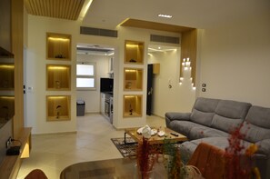 Panorama-lejlighed | Opholdsområde | 43-tommers LED-tv med satellitkanaler, tv