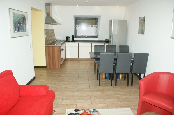 Apartment, 3 Bedrooms (#4) | Living area | Flat-screen TV - Saarlogis (Saarbrücken)