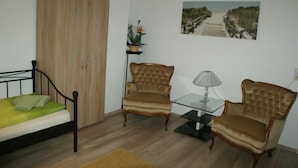 Apartment, 3 Bedrooms (#3) | Premium bedding, iron/ironing board, WiFi (free), individually furnished - Saarlogis (Saarbrücken)