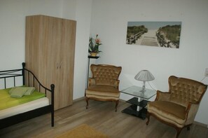 Apartment, 3 Bedrooms (#3) | Premium bedding, individually furnished, iron/ironing board, free WiFi - Saarlogis (Saarbrücken)