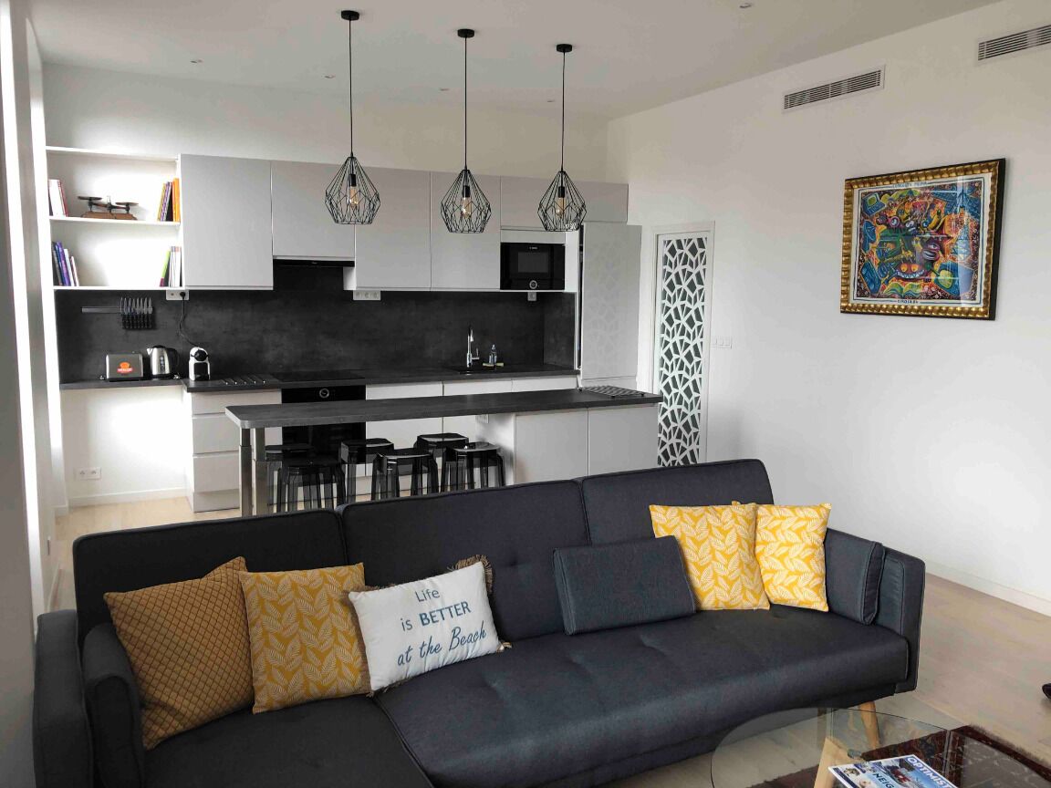 Télévision, livres, chaîne hi-fi