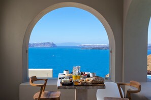 Free daily continental breakfast - Arota Exclusive Villas (Santorini)