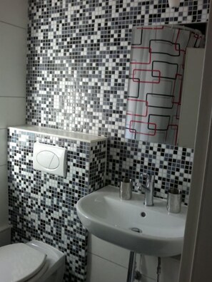 Ferienhaus | Badezimmer | Dusche, Haartrockner, Handtücher