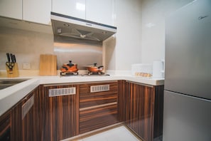Basic-Apartment, 4 Schlafzimmer, Nichtraucher | Eigene Küche | Großer Kühlschrank, Herdplatte, Wasserkocher