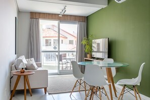 Superior Apartment, 2 Double Beds | Living area | LCD TV - Pousada Costão dos Ingleses (Florianópolis)