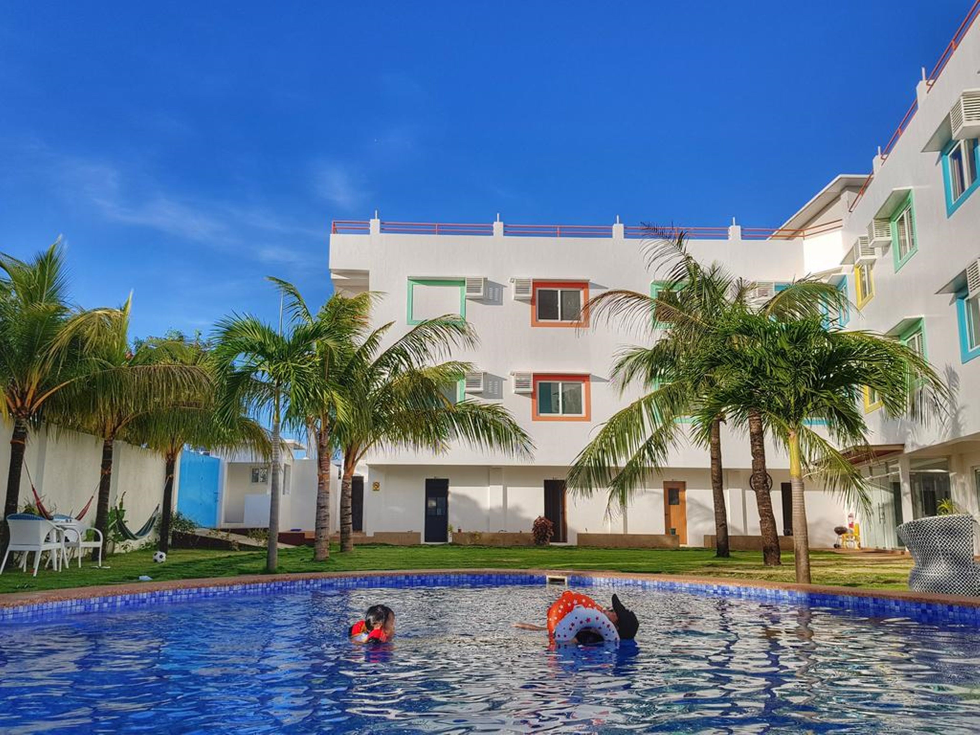 outdoor pool, pool loungers