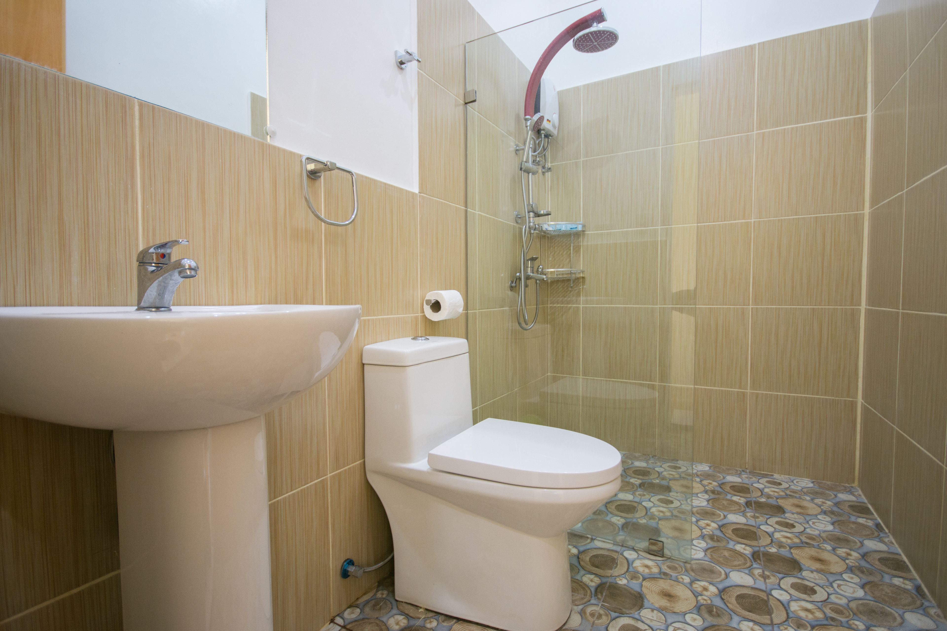 shower, rainfall showerhead, free toiletries, hair dryer