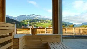 A wooden deck with benches overlooking a mountainous landscape. - Hotel Planai by Alpeffect Hotels (Schladming)
