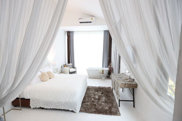 Classic Studio Suite, 1 King Bed, River View