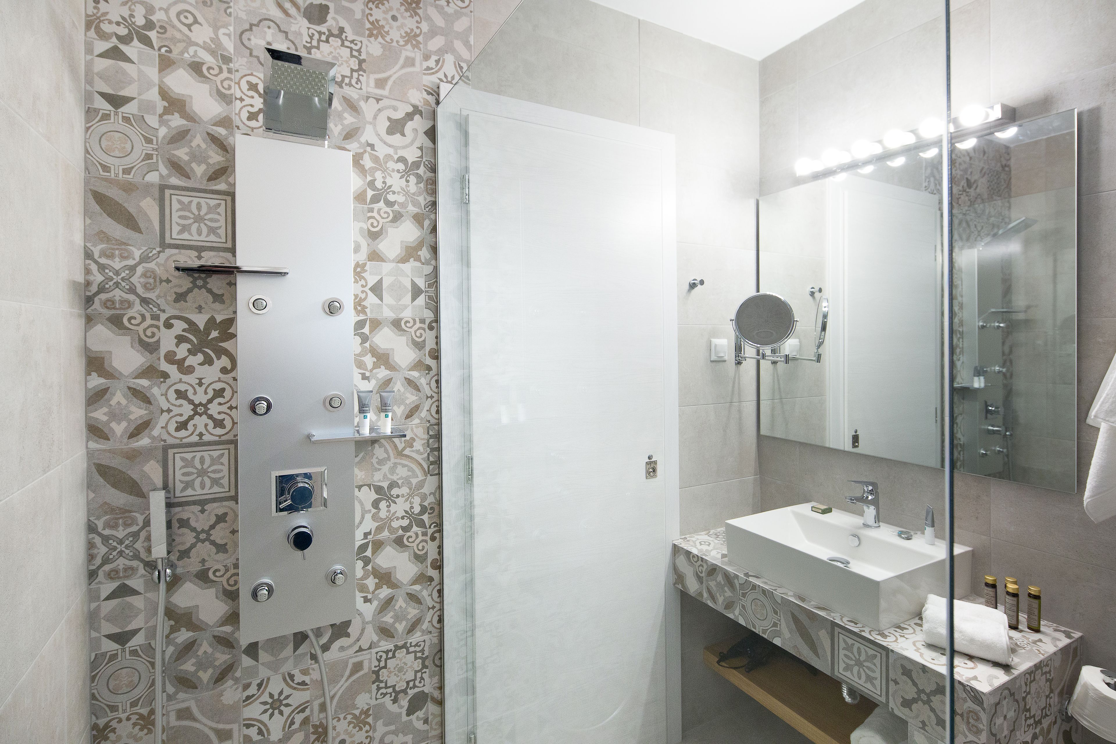 Apartment, 1 Bedroom, Sea View | Bilik Mandi | Pancuran mandi, hulu semburan hidrourut, pengering rambut 
