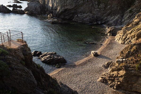 On the beach - Completely renovated apartment at the foot of the old town of Collioure. (Collioure)