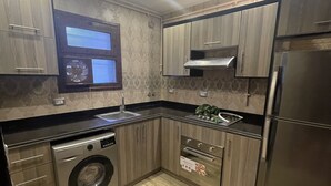 Coffee/tea maker, full-size fridge, microwave, oven - Shehab Royal Apartment (Giza)
