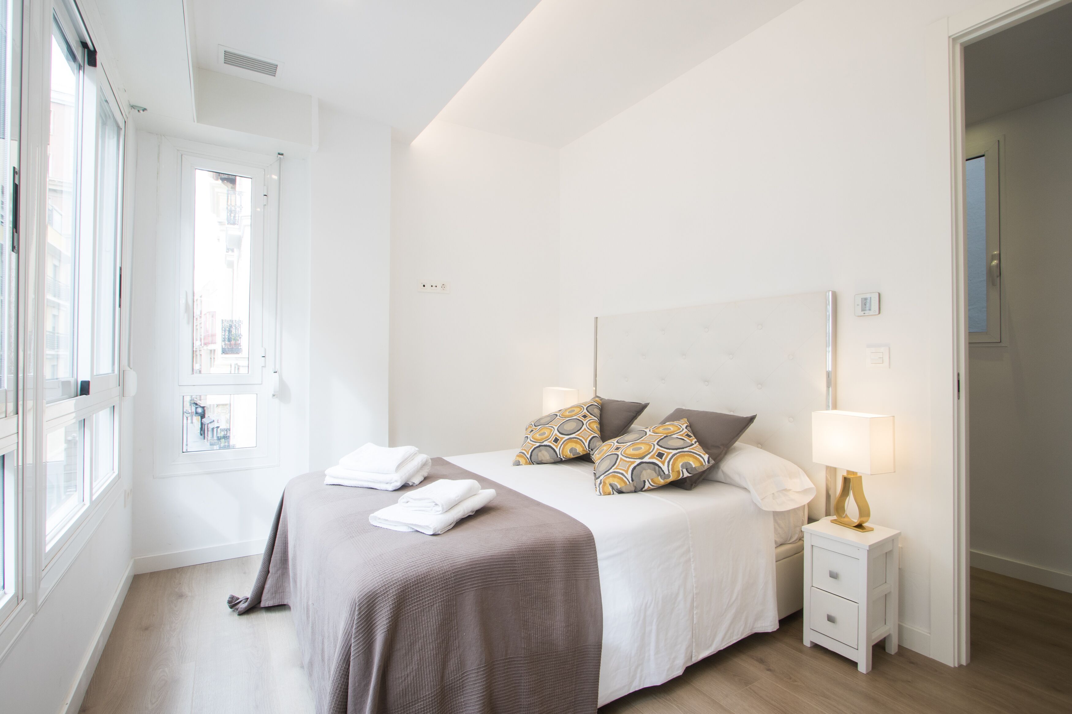 4 slaapkamers, een strijkplank/strijkijzer, reisbedje, gratis wifi