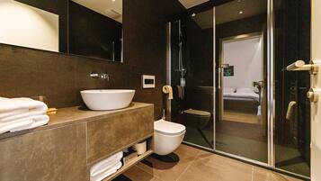 Apartment, 1 Bedroom, Terrace, Park View | Bathroom | Shower, free toiletries, hair dryer, towels