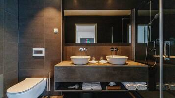Comfort Double or Twin Room, Balcony | Bathroom | Shower, free toiletries, hair dryer, towels