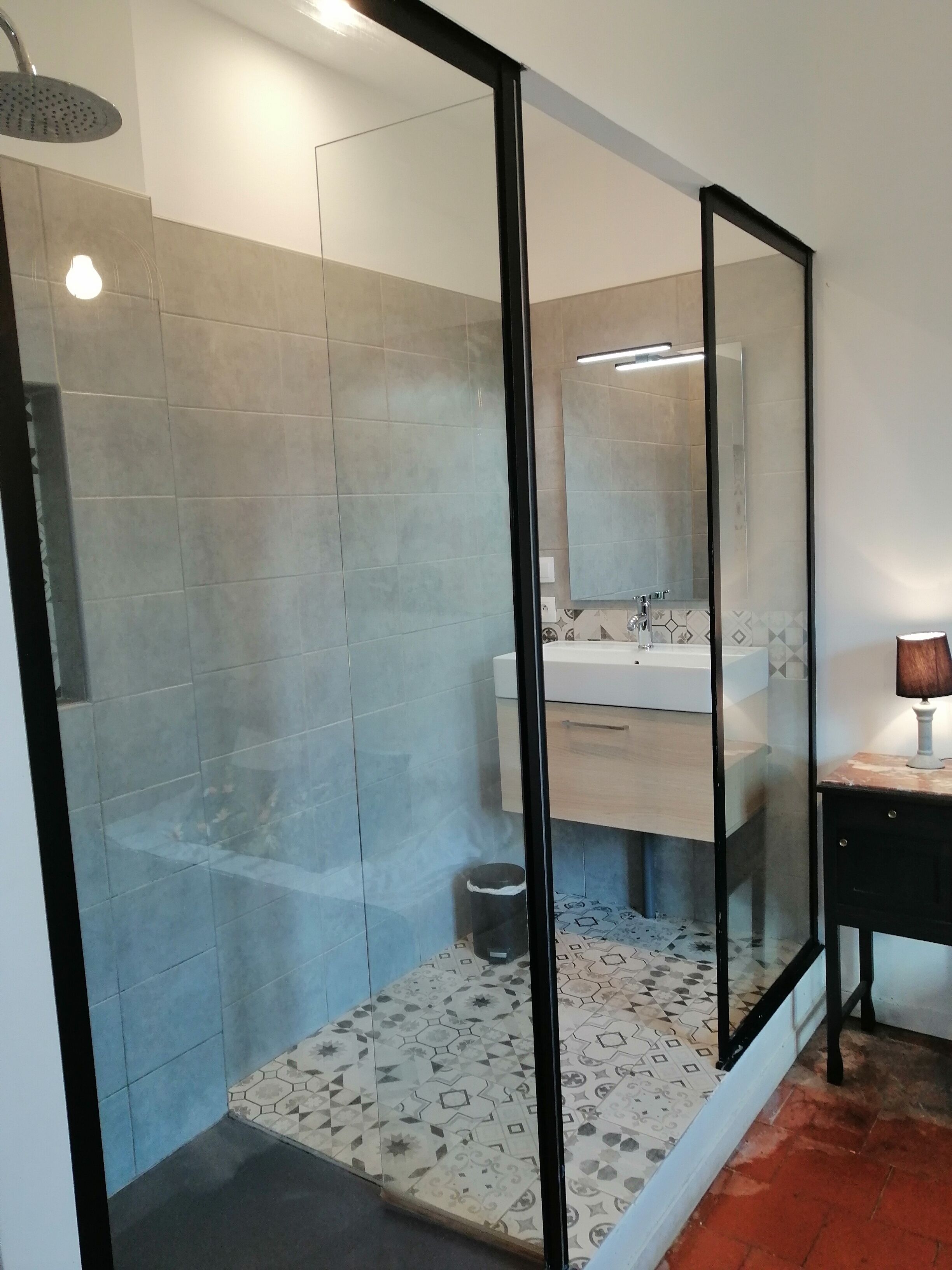 Bathtub, hair dryer, towels, toilet paper