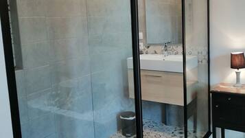 Bathtub, hair dryer, towels, toilet paper