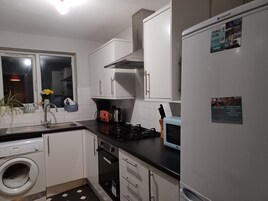 华丽独立别墅, 私人浴室, 公园景观 (Spacious 4 Bedroom) | 私人厨房 | 冰箱、微波炉、烤箱、炉灶