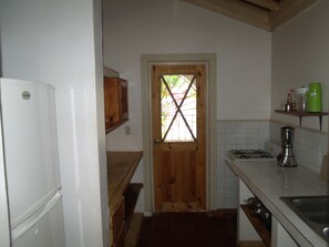 冷蔵庫、コンロ、コーヒー / ティーメーカー、電気ポット