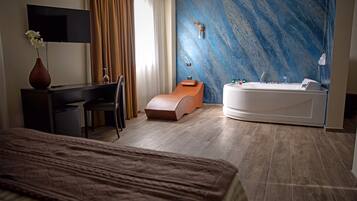 Suite, Jetted Tub | Egyptian cotton sheets, premium bedding, down comforters, in-room safe