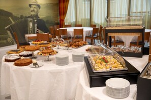 包含每日自助早餐