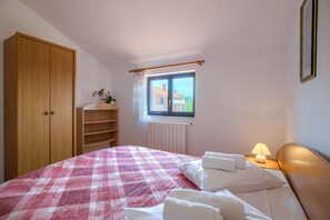 2 bedrooms, WiFi, bed sheets - Abby rooftop suite with pool and sea view (Banjole)