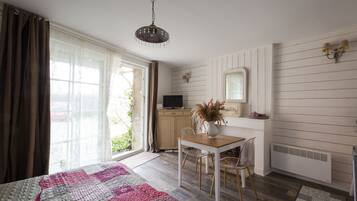 Romantic Studio, Private Bathroom