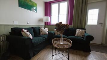 House, Ensuite | Lounge