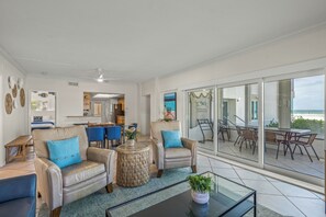 Smart-TV, Tischfußball, Tischtennisplatte