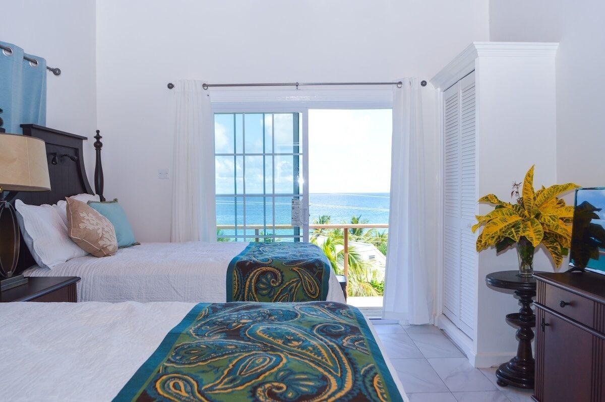 5 bedrooms, iron/ironing board, internet, bed sheets