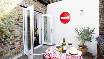 City Apartment, Multiple Beds, Non Smoking, City View | Terrace/patio