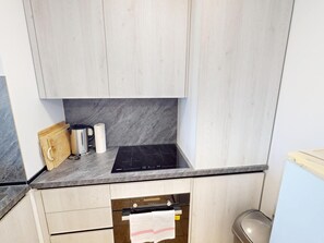 Kühlschrank, Mikrowelle, Geschirrspüler