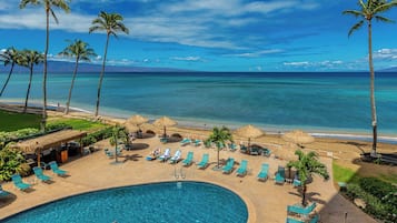 Utendørsbasseng og et oppvarmet basseng