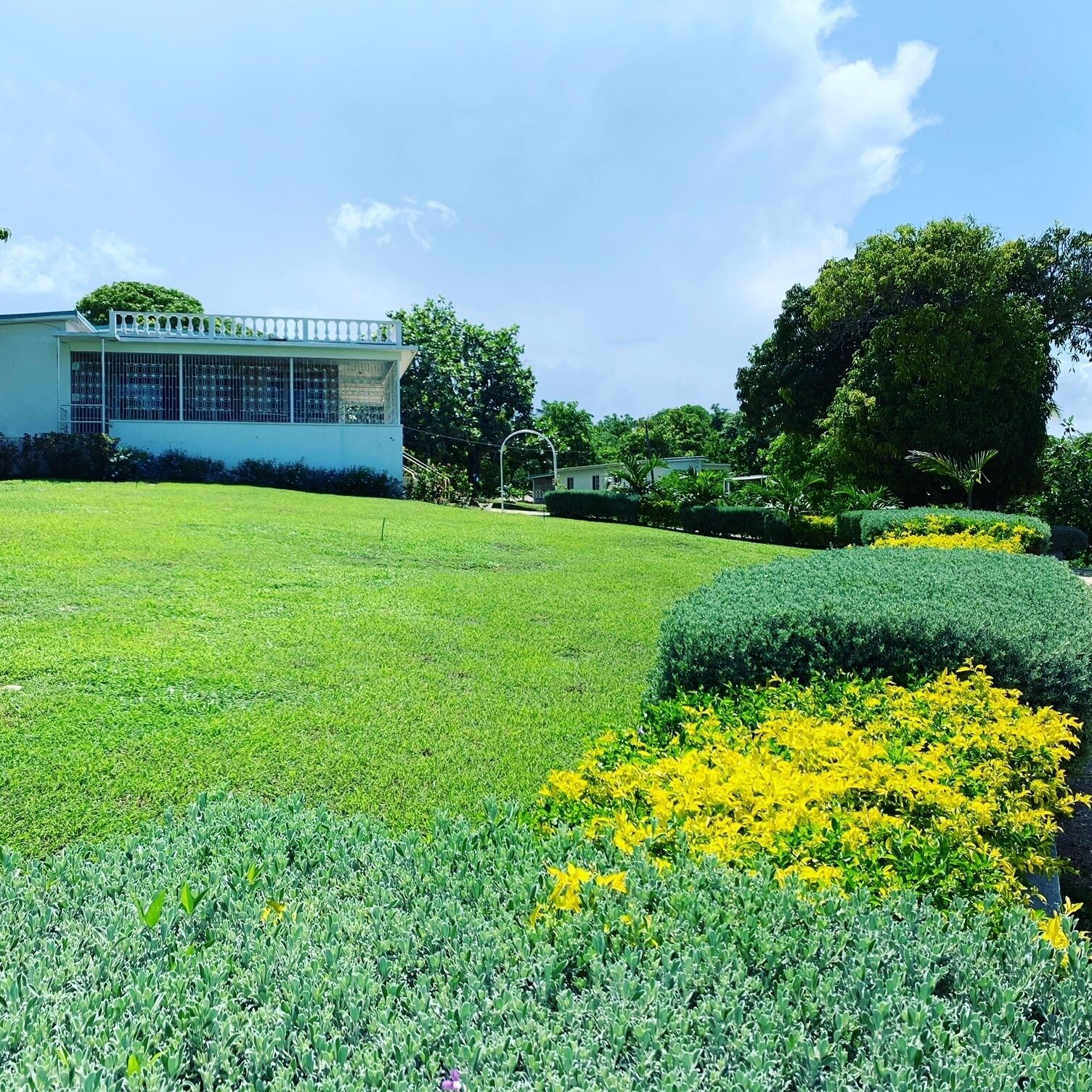 Boendets fasad - kväll/natt