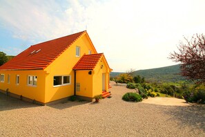 Front of property - Lynne Holiday Home (Kotor)
